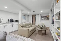 Charming Springfield Escape with Outdoor Deck - Cozy Tranquil Retreat Hotels in North Springfield