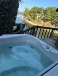 Lakeside, Boat Dock and Hot Tub with This Small Quaint Cottage.