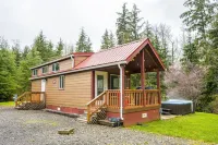 ElkCreekInn: creekside tiny home Hotels near La Push Beach
