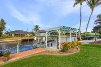Heated Pool and Private Beach - Stunning Family Oasis