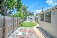 Modern Amenities and Cozy Living Space - Charming Tropical Retreat