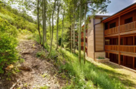 Charming Mountain Retreat with Hot Tub - Stylish Cozy Escape