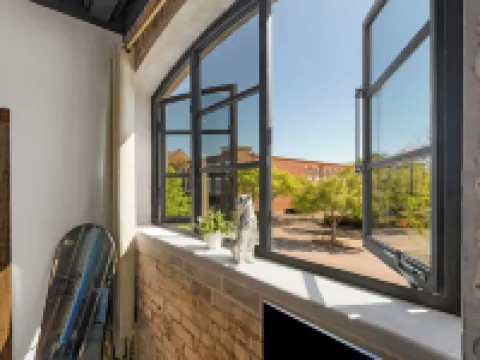 Charming 2-bedroom apartment with AC, WiFi in the Heart of Covington Square