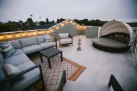 Spacious Outdoor Decks and Two Family Rooms - Charming Coastal Retreat