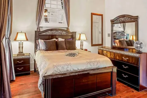 Gorgeous Oasis with Heated Pool and Firepit - Elegant Romantic Retreat