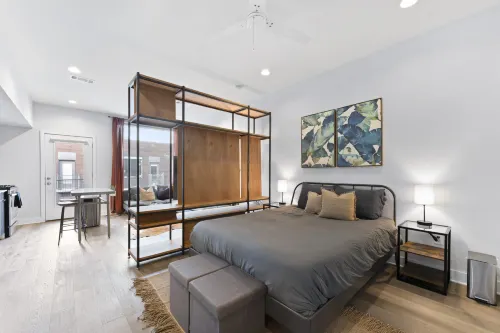 Fully-Equipped Kitchen and Community Gym - Stylish Urban Retreat
