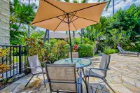 Third-floor condo in town with ocean view, lanai & pool - walk everywhere