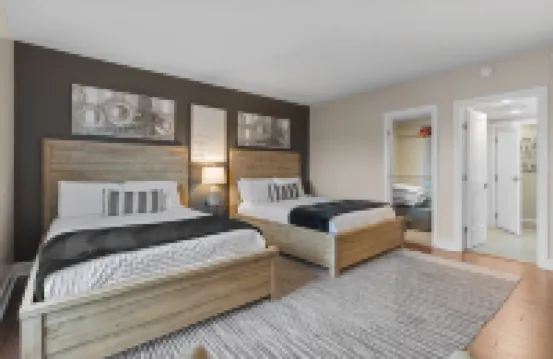 Stylish Retreat with Unique Guitar Pool - Charming Music Haven