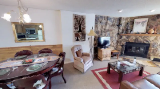 Breathtaking Views and Cozy Fireplace - Charming Mountain Retreat