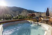 Tranquil Fishing Oasis and Hot Tub - Exquisite Mountain Retreat