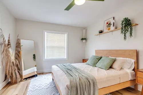 Spacious bungalow next to downhill biking at Baker Creek with grill & fire pit