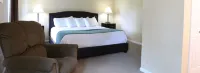 Championship Golf and Outdoor Pool - Charming Tranquil Escape Hotels in Cheat Lake