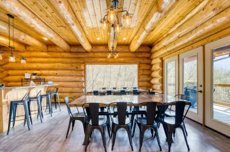 Panoramic Views and Game Room - Stunning Mountain Retreat Отели в г. Питман Сентер