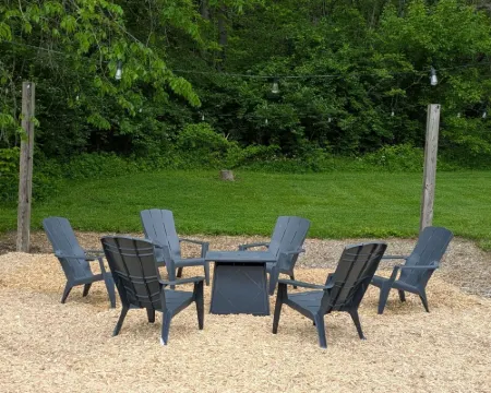 Moccasin Creek Cottage - Hocking Hills State Parks- Cozy back yard 皮卡韋縣住宿飯店