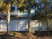 2-Bedroom Cottage, One Block to Beach! Free WIFI, Free Parking