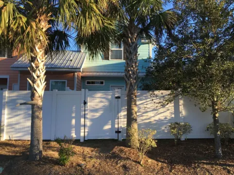 2-Bedroom Cottage, One Block to Beach! Free WIFI, Free Parking