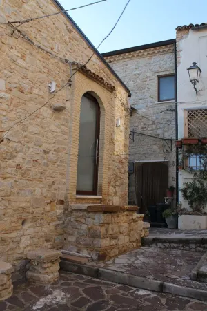 B&B Sotto le Mura Отели в г. Розето-Вальфорторе