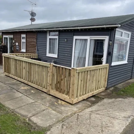 2 Bed Chalet Sleeps 4- Garden Pets Beach