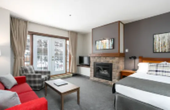 Tour des Voyageurs Hotels near Expo Express