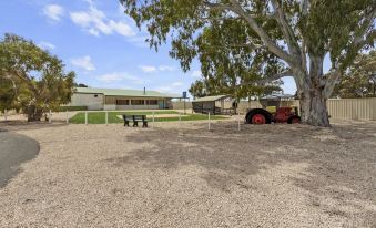 Costello Hotels - Moonta Bay Cabins