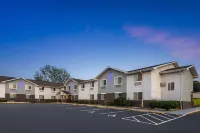 Super 8 by Wyndham South Boston VA فنادق في South Boston
