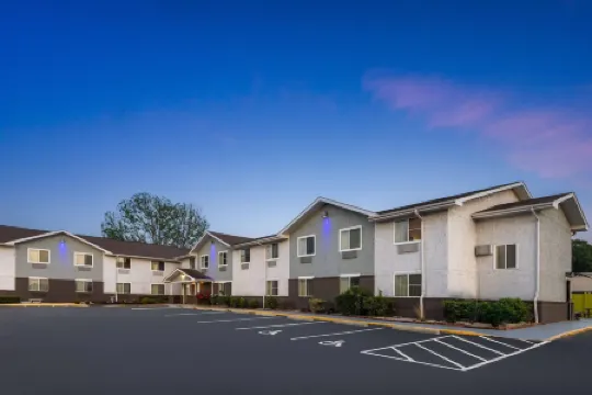 Super 8 by Wyndham South Boston VA