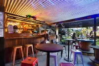 Gladstone Backpackers - bar