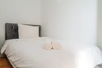Spacious 1Br Apartment at Menara Rungkut Hotel a Waru