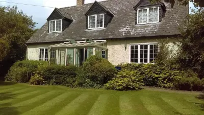 Orchard Pond Bed & Breakfast Hotels in Saffron Walden