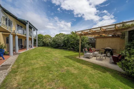 Greens Motel Отели рядом с достопримечательностью «Tahunanui Beach»