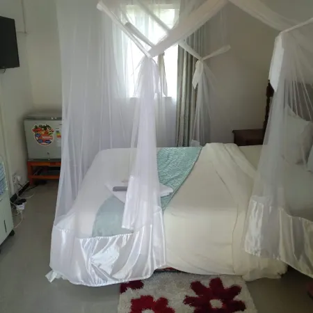Kuku Royal Lodge