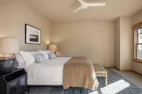 Atkinson by AvantStay Lake Front Home w Stunning Views in Tahoe Vista