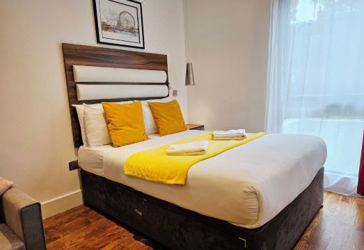 런던의 편리한 대중교통 이용 모습