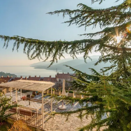 Apartments Creska 629