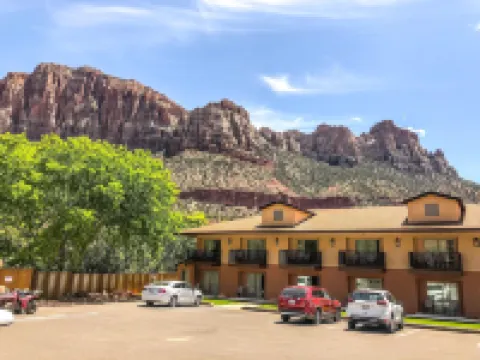 บัมเบิลเบอร์รี่ อินน์ โรงแรมในสปริงเดล