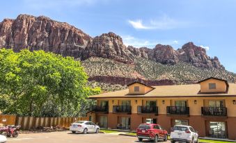 Bumbleberry Inn