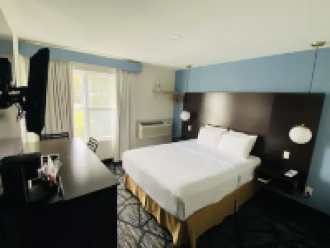 Clearwater Lakeshore Motel