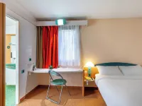 布盧瓦北梅拉德谷地B&B住宿加早餐酒店 布盧瓦酒店