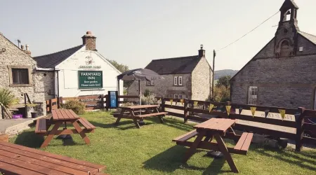 Farmyard Inn Youlgreave Отели в г. Овер Хаддон