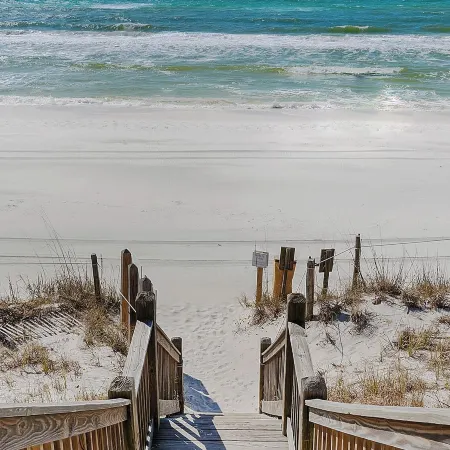 Beautiful Original Seaside Cottage + Swim & Tennis Club: Sleeps 6