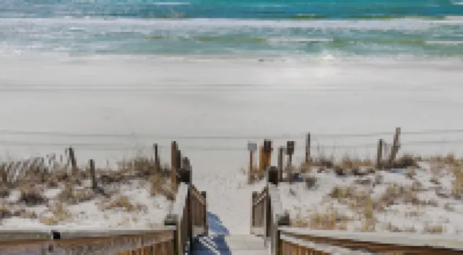 Beautiful Original Seaside Cottage + Swim & Tennis Club: Sleeps 6