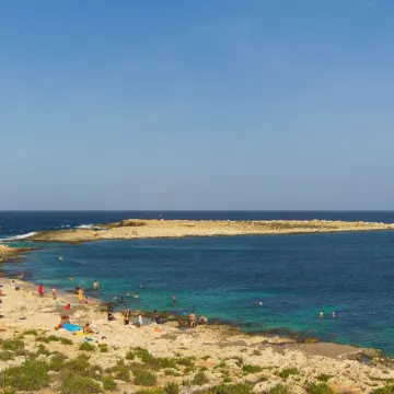 Modern Beautiful Pool and Sea Apt Qawra - Happy Rentals