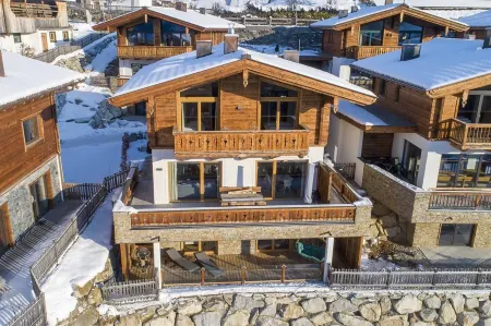 Chalet in Neukirchen Near Ski Lift & Sauna Отели в г. Гемайнде Нойкирхен ам Гросвенедигер