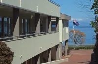 Baycourt Lakefront Motel