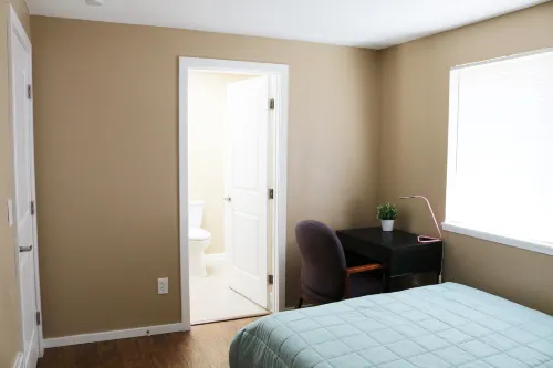 Quiet, Clean and Comfortable Room Hotels in Shoreline