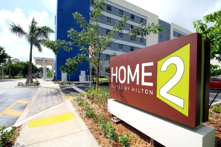 Home2 Suites by Hilton Miami Doral West Airport Отели рядом с достопримечательностью «Трамп Нешнел Дорал Майами»