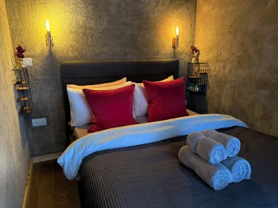 Luxury Geodome in Devon with Private Hot Tub, Fishing, and 3D Cinema Room