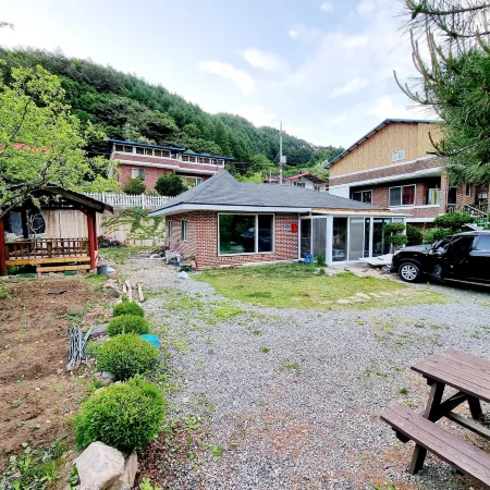 Pyeongchang Guesthouse Отели рядом со станцией Пьёнчан-Йог