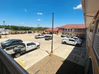 Executive Inn & Suites - parking