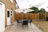 Skyvillion - Lush 2 Bed Hydean Way House + Garden Hotel in zona Stevenage Railway Station